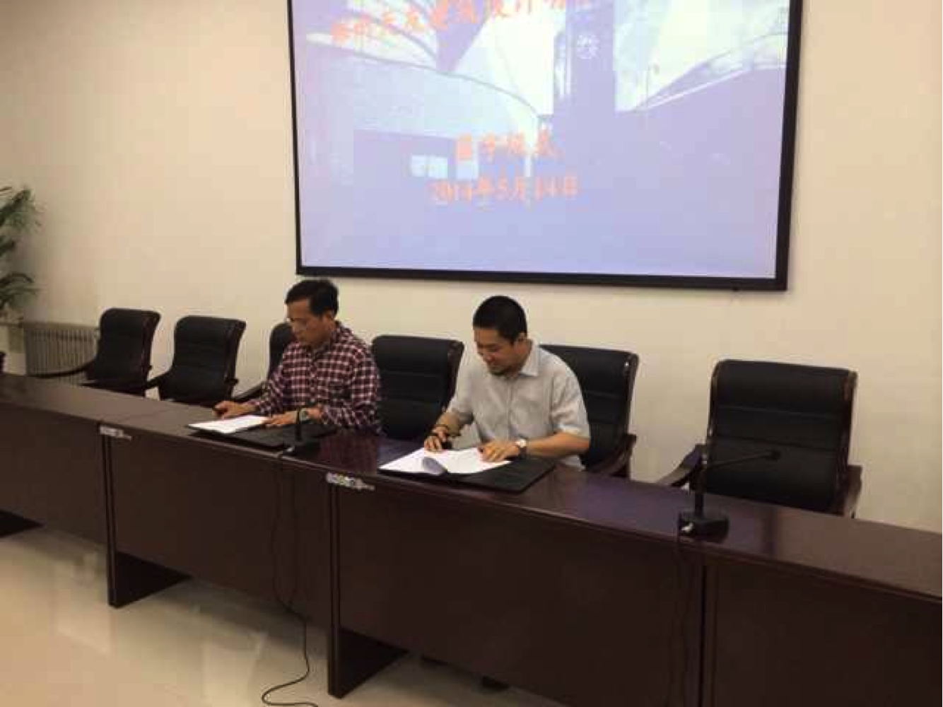 說明: http://m.jiachenmfj.cn/uploads/allimg/140902/1-140Z22102312J.JPG